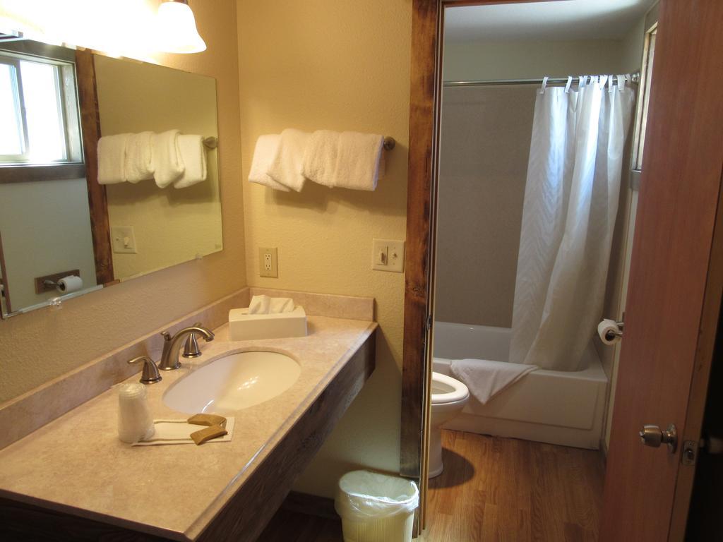 Al'S Westward Ho Motel West Yellowstone Extérieur photo